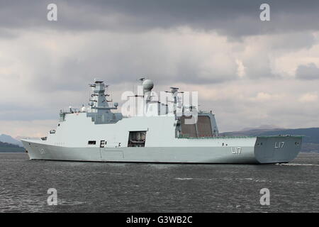 KDM Esbern Snare (L17), une classe d'Absalon/support commande navire de la marine danoise, au début de l'exercice Joint Warrior 161 Banque D'Images