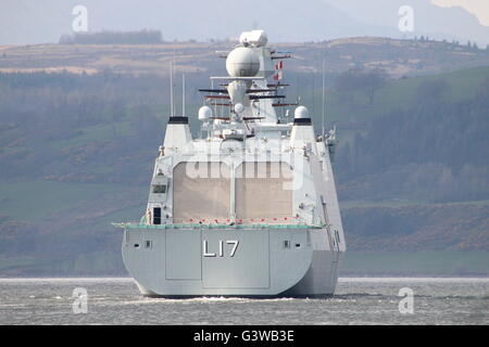 KDM Esbern Snare (L17), une classe d'Absalon/support commande navire de la marine danoise, au début de l'exercice Joint Warrior 161 Banque D'Images