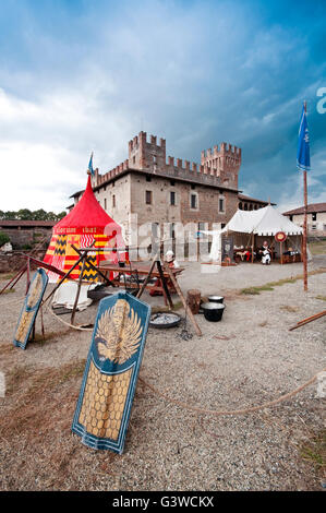 L'Italie, Lombardie, Cavernago, Château de Malpaga, liée à l'histoire du commandant Bartolomeo Colleoni, reconstitution historique Banque D'Images