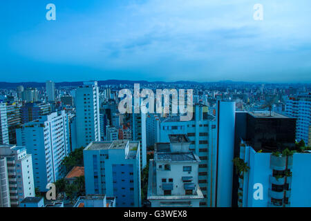 Au cours de la pollution l'horizon de Sao Paulo, Brésil, Amérique du Sud. Banque D'Images