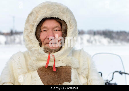 Portrait de personnes âgées dans les Nenets, vêtements malitsa. La péninsule de Yamal Banque D'Images