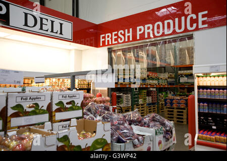 Produits frais, Costco Wholesale discount store. Banque D'Images