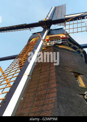 La célèbre Delphine/Oostzijdse De Molen moulin sur la rivière, près de Gein Abcoude, Utrecht, Pays-Bas. Les peintures de cette wi Banque D'Images