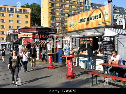 Fast Food rue Warschauer Strasse Friedrichshain - kreuzberg Berlin matières temple, anciennes cours de triage, Revaler Straße Allemagne ( spot vie nocturne night club salon ) Banque D'Images