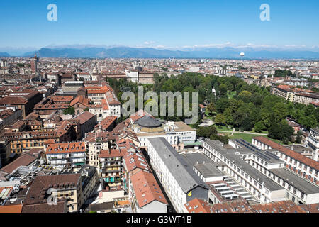 L'Italie, Piémont, Turin, vue panoramique de la ville de La Mole Antonelliana, Jardins et Palais Royal Banque D'Images