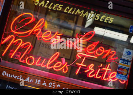 Restaurant Chez Léon, Rue des Bouchers Îlot Sacré Bruxelles Belgique Banque D'Images