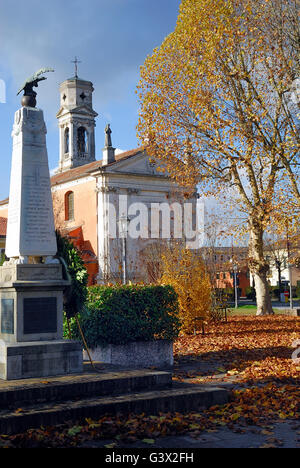 Milan, Lombardie, Italie. Le monument aux morts de la Première Guerre mondiale. Banque D'Images