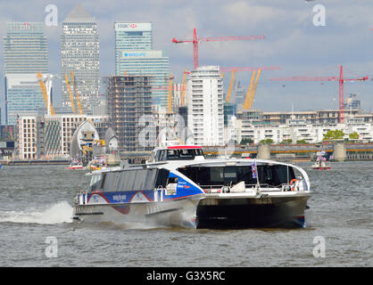 La rivière Thames Clipper MBNA service de bus opérant sur la Tamise à Londres Banque D'Images