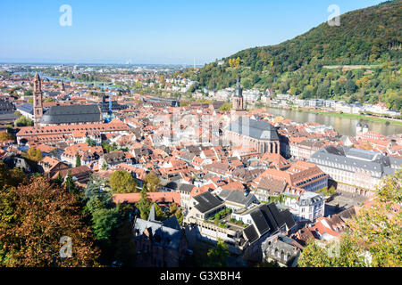 Vue du jardin du château d'Stückgarten sur la vieille ville, l'église des Jésuites et de l'Esprit Saint et l'Église, l'Allemagne, l'Baden-Württemb Neckar Banque D'Images