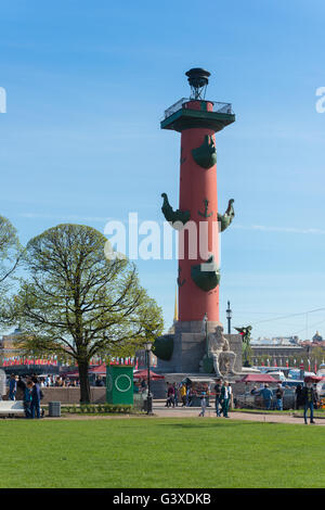 La colonne rostrale sur Vasilievksy Island, St. Banque D'Images