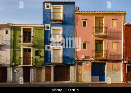 Trois maisons multicolores de Villajoyosa, Espagne Banque D'Images