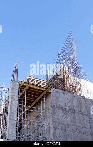 En acier et en béton armé bâtiment en construction Banque D'Images