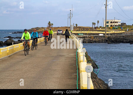 Les cyclistes sur l'île de Udo Banque D'Images