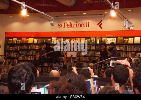 Rome, Italie. 15 Juin, 2016. performance live de l'italien ' ' après heures de groupe de rock pour la présentation de leur dernier CD : FOLFIRI FOLFOX ou Crédit : Manuel Bianconi/Alamy Live News Banque D'Images