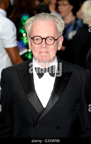 Londres, Royaume-Uni. 15 Juin, 2016. Bob Crowley participant à la Soirée d'ouverture de DISNEY ALADDIN au Prince Edward Theatre Old Compton Street London le mercredi 15 juin 2016 Crédit : Peter Phillips/Alamy Live News Banque D'Images