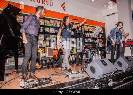 Rome, Italie. 15 Juin, 2016. performance live de l'italien ' ' après heures de groupe de rock pour la présentation de leur dernier CD : FOLFIRI FOLFOX ou Crédit : Manuel Bianconi/Alamy Live News Banque D'Images