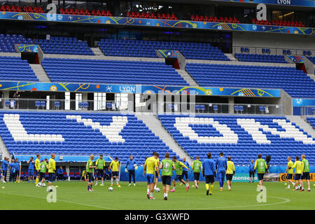 Lyon, France. 15 Juin, 2016. Ouvrir session de formation de l'Ukraine avant de l'Équipe Nationale de Football UEFA EURO 2016 match contre N.Ireland. Stade de Lyon, Lyon, France. Crédit : Oleksandr Prykhodko/Alamy Live News Banque D'Images