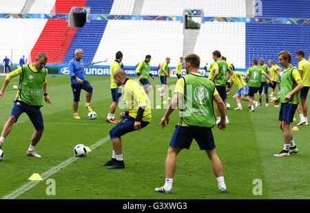 Lyon, France. 15 Juin, 2016. Ouvrir session de formation de l'Ukraine avant de l'Équipe Nationale de Football UEFA EURO 2016 match contre N.Ireland. Stade de Lyon, Lyon, France. Crédit : Oleksandr Prykhodko/Alamy Live News Banque D'Images