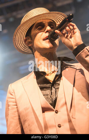 Milan Italie. 15 juin 2016. Le groupe de rock JANE'S ADDICTION effectue sur scène à Fabrique pour célébrer le 25° anniversaire de leur album "Ritual De Lo Habitual' Credit : Rodolfo Sassano/Alamy Live News Banque D'Images