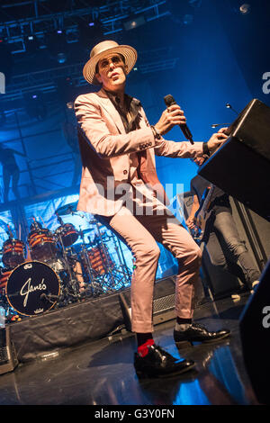 Milan Italie. 15 juin 2016. Le groupe de rock JANE'S ADDICTION effectue sur scène à Fabrique pour célébrer le 25° anniversaire de leur album "Ritual De Lo Habitual' Credit : Rodolfo Sassano/Alamy Live News Banque D'Images