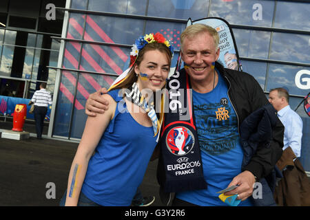 Parc OL, Lyon, France. 16 Juin, 2016. Championnats d'Europe de football, l'Ukraine contre l'Irlande du Nord. Les partisans de l'Ukraine : l'action de Crédit Plus Sport/Alamy Live News Banque D'Images