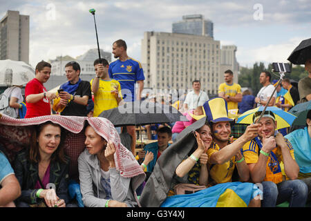 Kiev, Ukraine. 16 Juin, 2016. Zones de ventilateur en Ukraine à l'occasion de l'Euro de football 2016 : Crédit Nazar Furyk/ZUMA/Alamy Fil Live News Banque D'Images