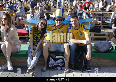 Kiev, Ukraine. 16 Juin, 2016. Zones de ventilateur en Ukraine à l'occasion de l'Euro de football 2016 : Crédit Nazar Furyk/ZUMA/Alamy Fil Live News Banque D'Images