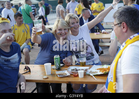 Kiev, Ukraine. 16 Juin, 2016. Zones de ventilateur en Ukraine à l'occasion de l'Euro de football 2016 : Crédit Nazar Furyk/ZUMA/Alamy Fil Live News Banque D'Images