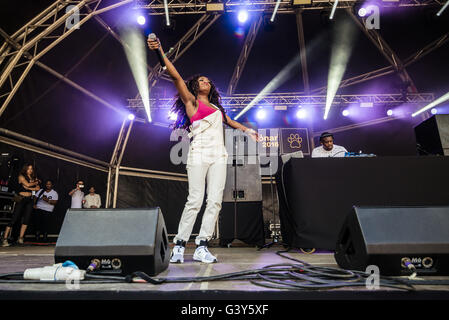 Barcelone, Catalogne, Espagne. 16 Juin, 2016. La chanteuse britannique LADY LESHURR effectue live au jour de l'ouverture le Sonar de Barcelone 2016 Credit : Matthias Rickenbach/ZUMA/Alamy Fil Live News Banque D'Images