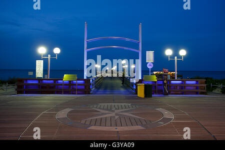 Pier, Binz, crépuscule, Ruegen Island, ou l'Île Rugia, Mecklembourg-Poméranie-Occidentale Banque D'Images