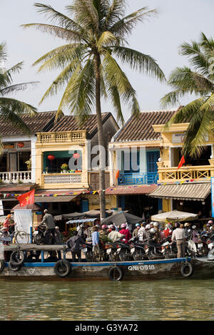 Boulevard de la promenade, le long de la rivière d'Hoi An, Vietnam, Southeast Asia, Asia Banque D'Images