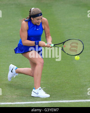 La Lettonie est Jelena Ostapenko joue contre la République tchèque Petra Kvitova pendant quatre jours de l'AEGON 2016 Classic à l'Edgbaston Priory, Birmingham. ASSOCIATION DE PRESSE Photo. Photo date : Jeudi 16 juin 2016. Voir l'histoire de Birmingham TENNIS PA. Crédit photo doit se lire : Tim Goode/PA Wire. RESTRICTIONS : usage éditorial uniquement, pas d'utilisation commerciale sans autorisation préalable, veuillez contacter PA Images pour plus d'info : Tel :  +44 (0) 115 8447447. Banque D'Images