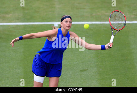 La République tchèque Petra Kvitova joue contre la Lettonie Jelena Ostapenko pendant quatre jours de l'AEGON 2016 Classic à l'Edgbaston Priory, Birmingham. Banque D'Images