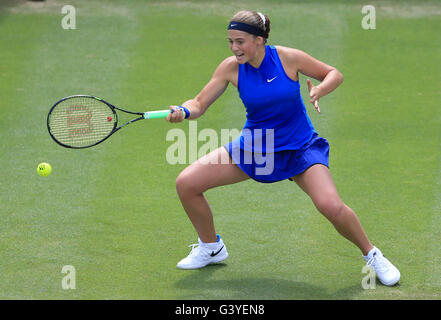 La Lettonie est Jelena Ostapenko joue contre la République tchèque Petra Kvitova pendant quatre jours de l'AEGON 2016 Classic à l'Edgbaston Priory, Birmingham. Banque D'Images