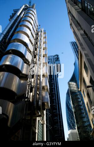Lloyd's of London et Willis bâtiments, conçu par Richard Rogers, financial district, City of London, England, UK, FR, DE L'Europe Banque D'Images