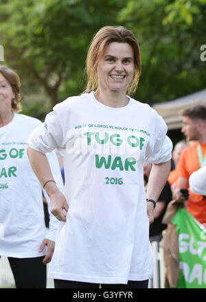 Photo inédits en date du 06/06/16 du travail MP Jo Cox, qui a été tourné en Birstall près de Leeds, un témoin oculaire a dit. Banque D'Images