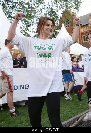 Photo inédits en date du 06/06/16 du travail MP Jo Cox, qui a été tourné en Birstall près de Leeds, un témoin oculaire a dit. Banque D'Images