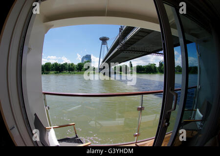 Plus le pont SNP, Bratislava, Slovaquie Banque D'Images