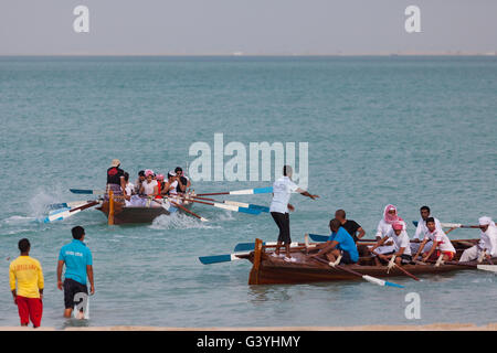 Compétition d'aviron à Senyar, Katara Cultural Village, Doha. Banque D'Images