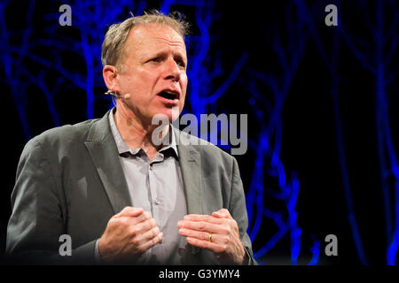 James Shapiro, James S. Shapiro est professeur d'anglais et de littérature comparée à l'université de Columbia et de l'autorité de renommée mondiale sur Shakespeare et la période moderne. Auteur de '1606 - Shakespeare et l'année de Lear' Le Hay Festival, le samedi 28 mai 2016 www.artswebwales.com Keith@artx.co.uk ©keith morris 07710 285968 01970 611106 Banque D'Images