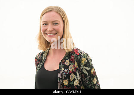 Holly Smale (YA (Young) Adullt auteur de fiction. Son premier livre publié, Geek Girl, a remporté le 2014 Waterstones Children's Book Prize et a été sélectionné pour le Prix 2013 Drôle de Roald Dahl. Elle écrit actuellement un livre de 6 séries de fiction de l'adolescence, également appelé Geek Girl. Au Hay Festival de la littérature et des Arts, Mai 2016 Banque D'Images