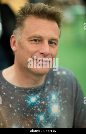 Chris Packham, naturaliste anglais, photographe de la nature, présentateur de télévision et auteur à l'Hay Festival de la littérature et des Arts , le samedi 28 mai 2016 Banque D'Images