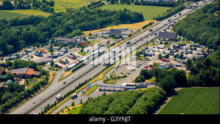 Vue aérienne, l'autoroute A2, la zone de service d'autoroute Rhynern, les camions, les pauses, le temps de conduite, Hamm, Ruhr, Nordrhein-Westfalen, Banque D'Images