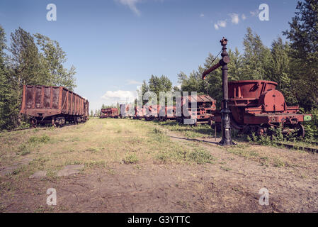 Vieux wagons de chemin de fer industrielles sur des mines et usine métallurgique Banque D'Images