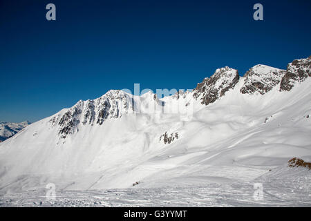 Panorama de montagnes au-dessus de Lech et St Anton Arlberg Autriche Banque D'Images