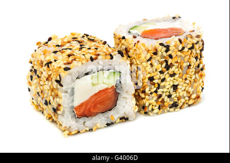 Uramaki sushi maki, deux rouleaux isolated on white Banque D'Images