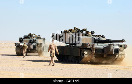 Guide des Marines deux M1-A1 Abrams des chars de combat. Banque D'Images