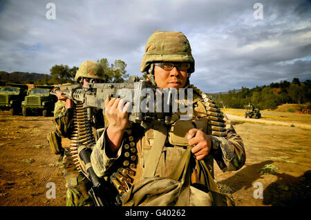 Un 50-Seabees mitrailleuse calibre à Fort Hunter Liggett, en Californie. Banque D'Images