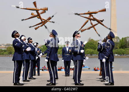 L'United States Air Force sur la garde d'honneur de l'équipe de forage. Banque D'Images