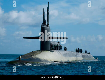 Les marins à bord du sous-marin lance-missiles USS Alabama. Banque D'Images